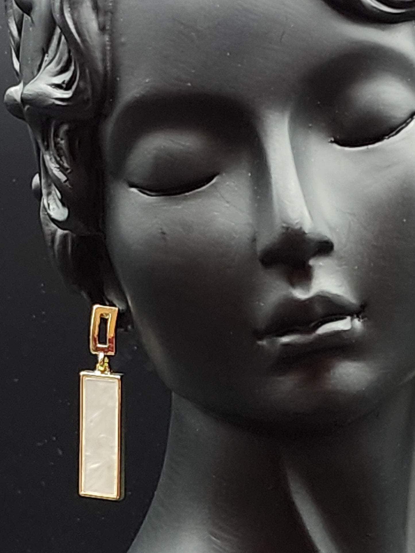 White gold tone dangling earing