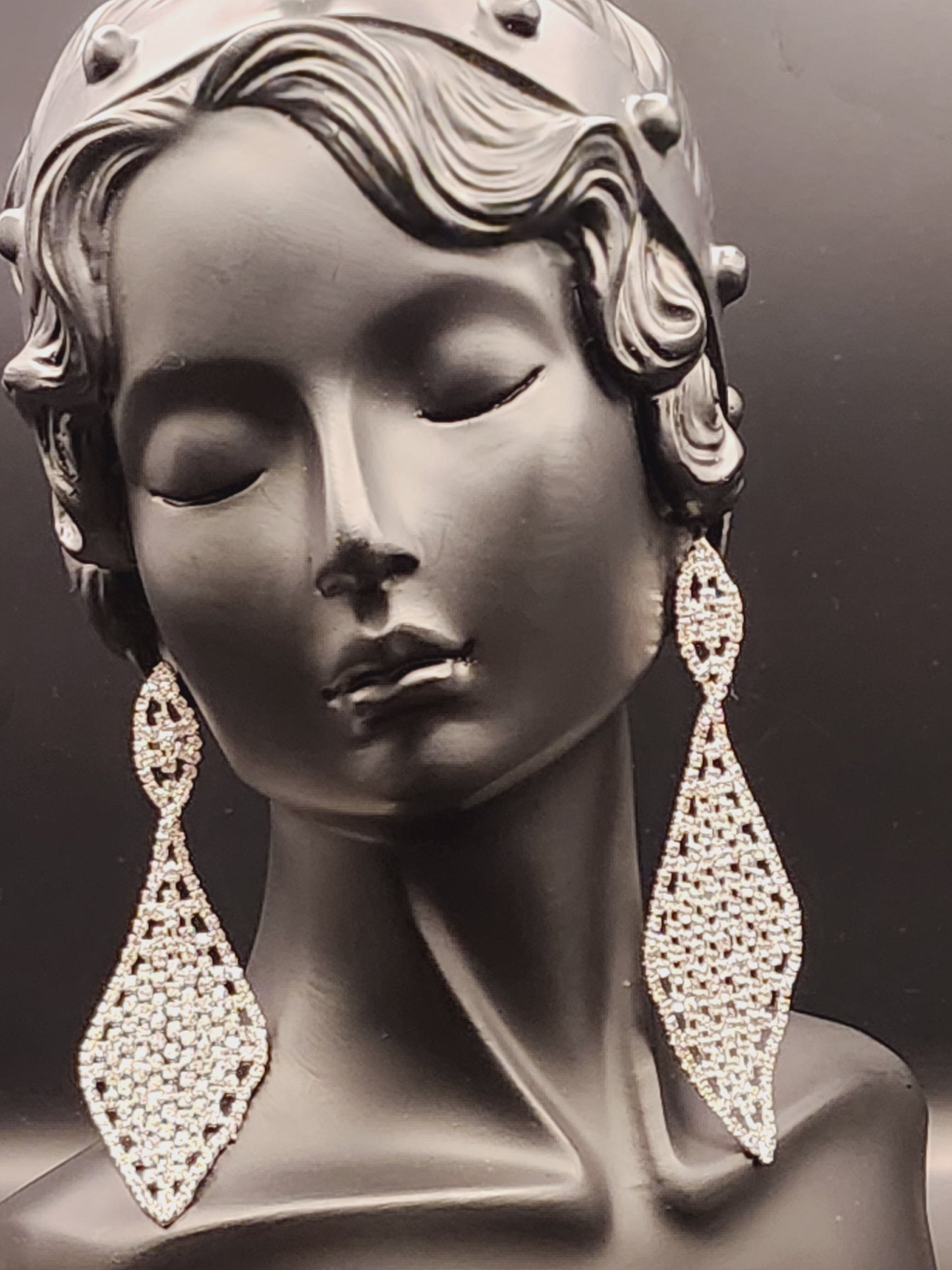Type: Earrings • Stone: Austrian Stone • Material: Zinc Alloy •