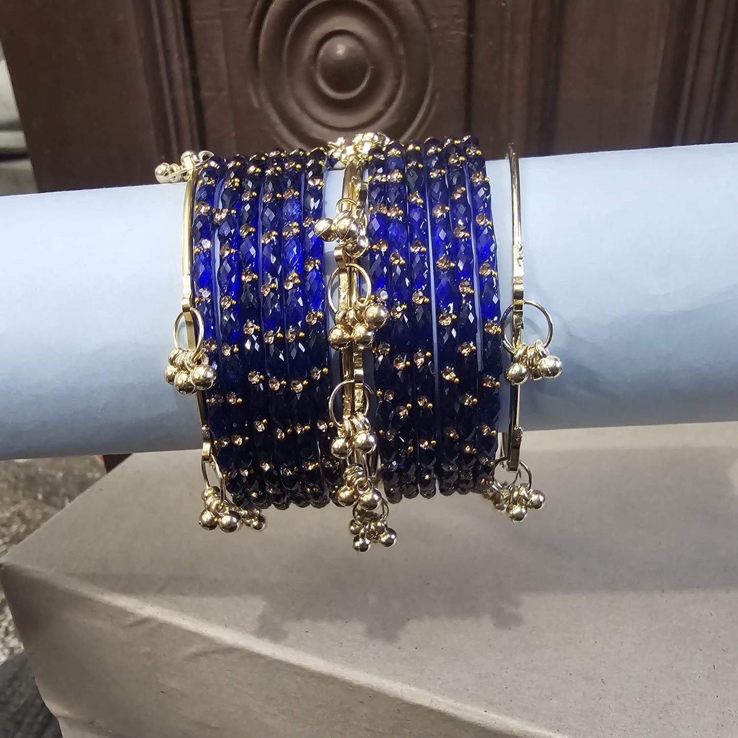 VIRAL BANGLES β¨
Kashmiri Charm Bangles
π Multiple Colors