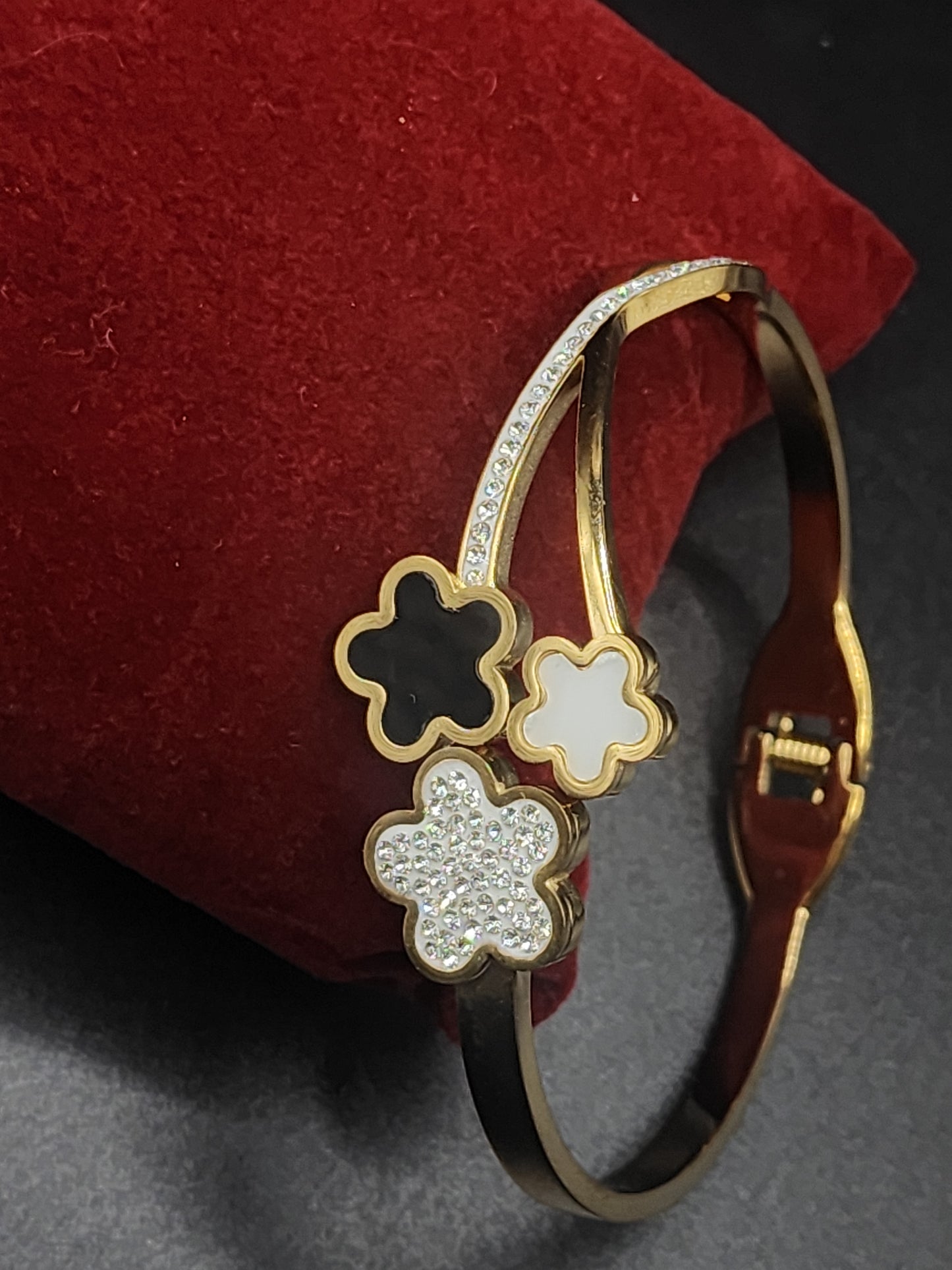 PSK ELEGANCE Triple Clover Crystal Gold Bracelet ✨