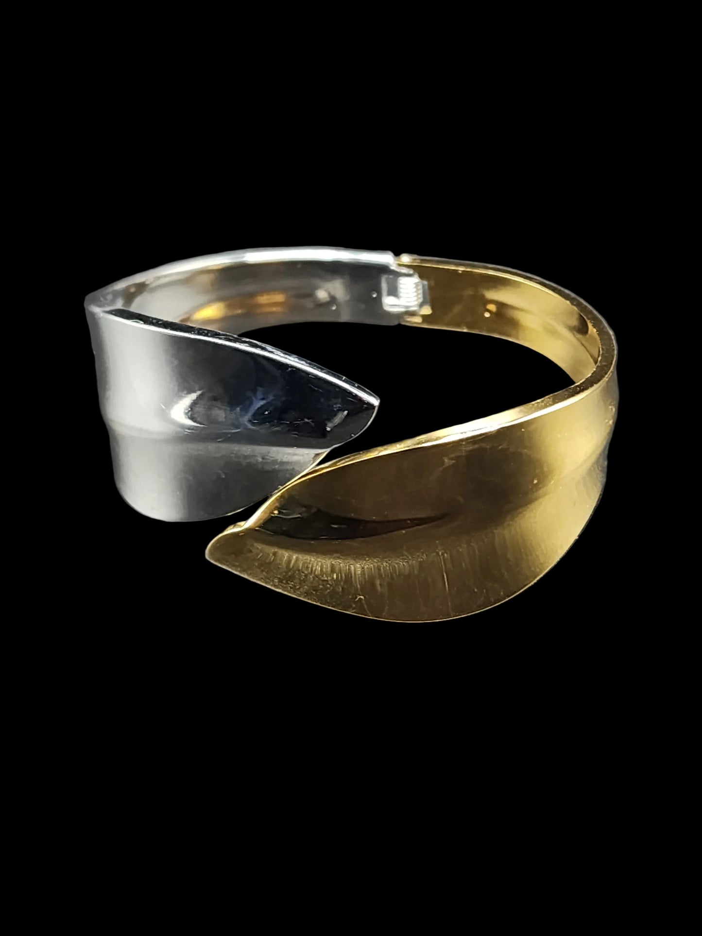 PSK ELEGANCE Dual Tone Modern Wave Statement Bracelet ✨