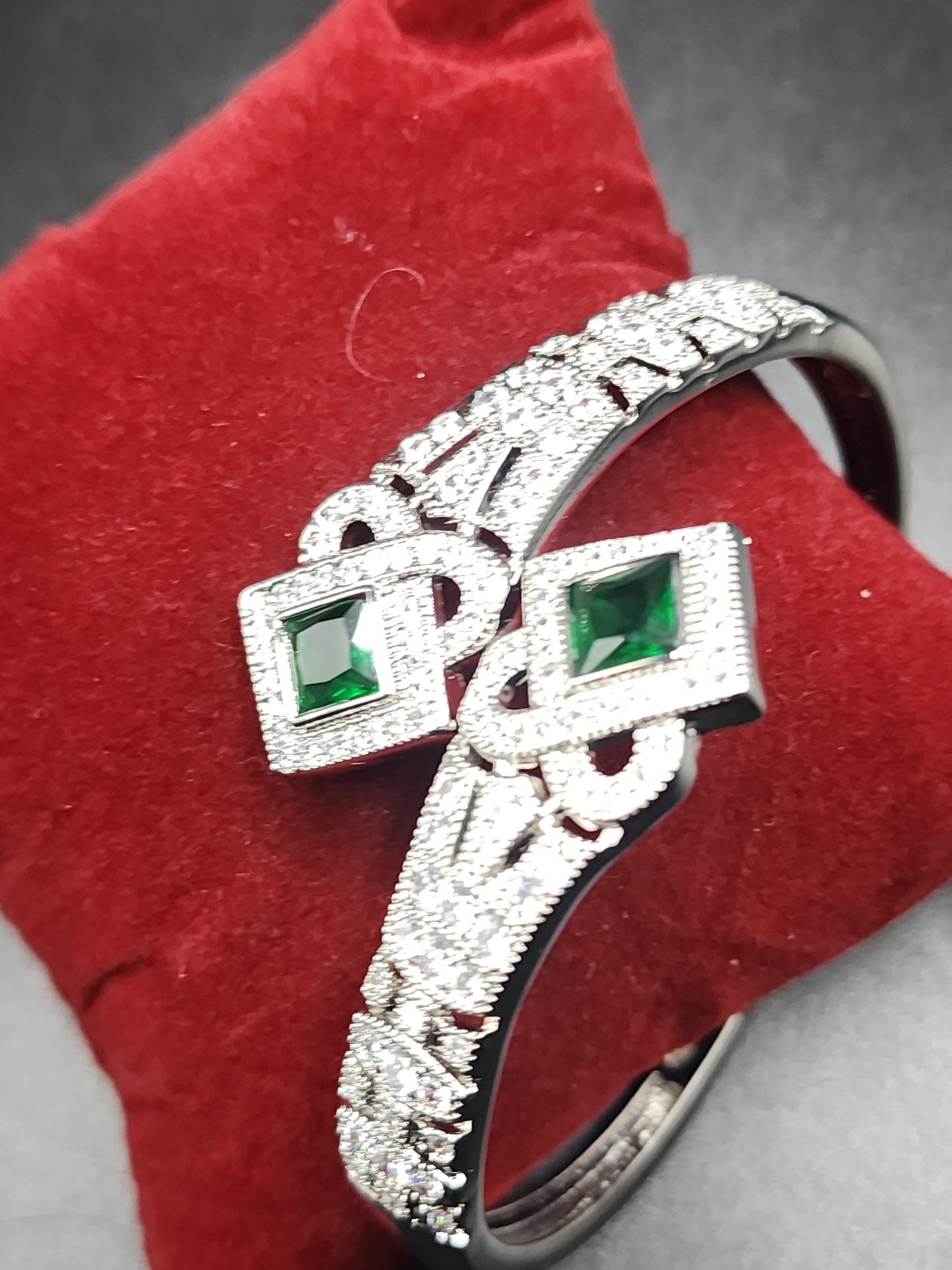 PSK ELEGANCE Emerald Luxe Crystal Cuff Bracelet ✨