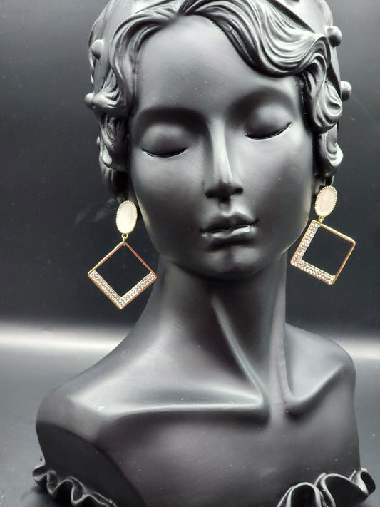 Earing Gold Tone