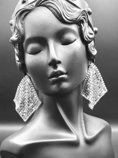 Jewelry isn't just for special days—it's an everyday vibe! ✨ Say goodbye to irritation and hello to style with Pskelegance.co. #EverydayElegance #HypoallergenicJewelry #StyleUpgrade