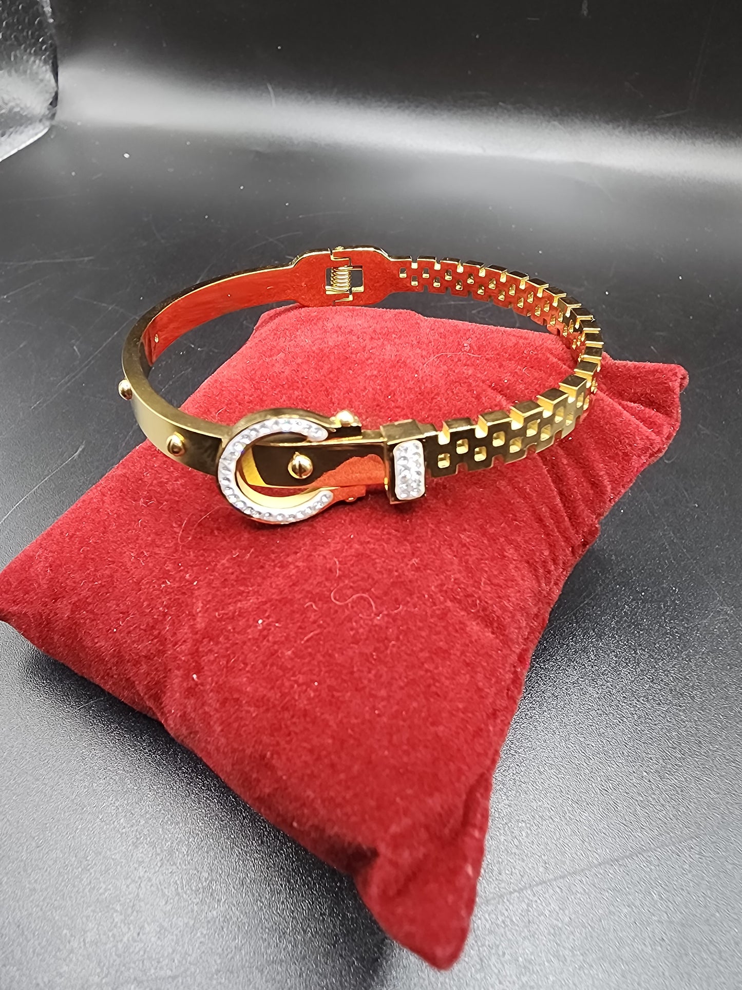 PSK ELEGANCE Luxe Buckle Crystal Gold Bracelet ✨