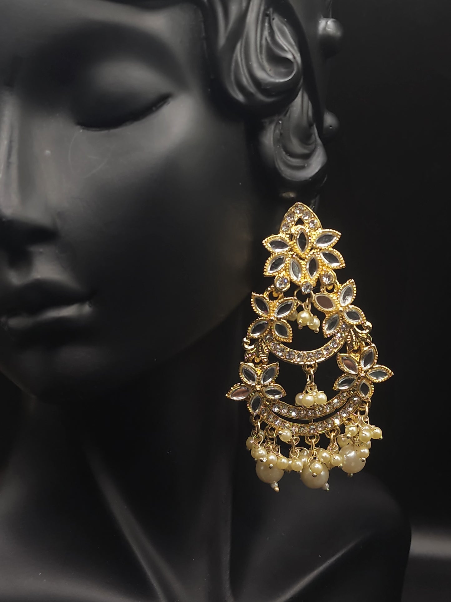 Golden elegance with a touch of Pearl's 
Perfect for weddings, parties & festive looks.