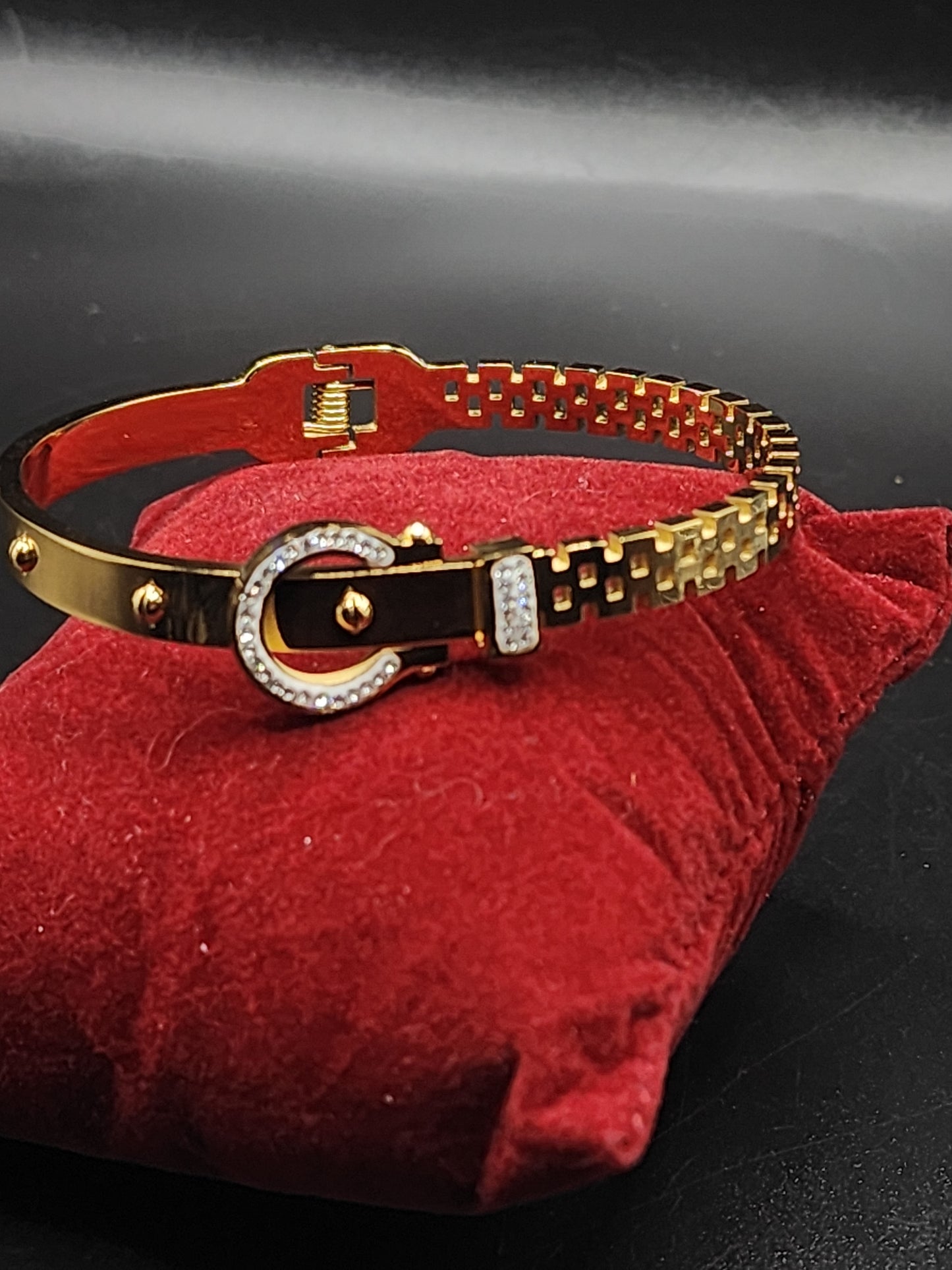 PSK ELEGANCE Luxe Buckle Crystal Gold Bracelet ✨