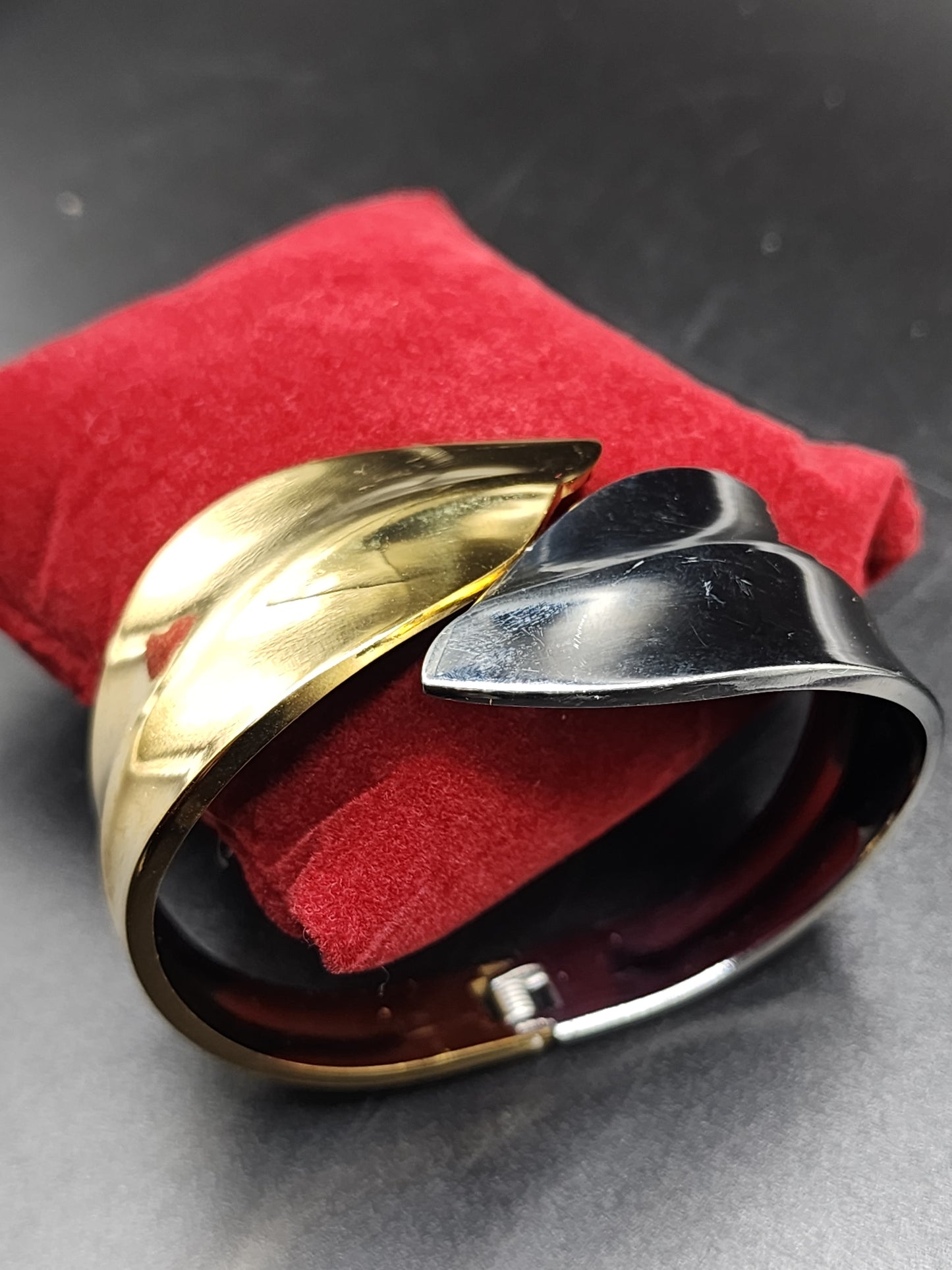 PSK ELEGANCE Dual Tone Modern Wave Statement Bracelet ✨