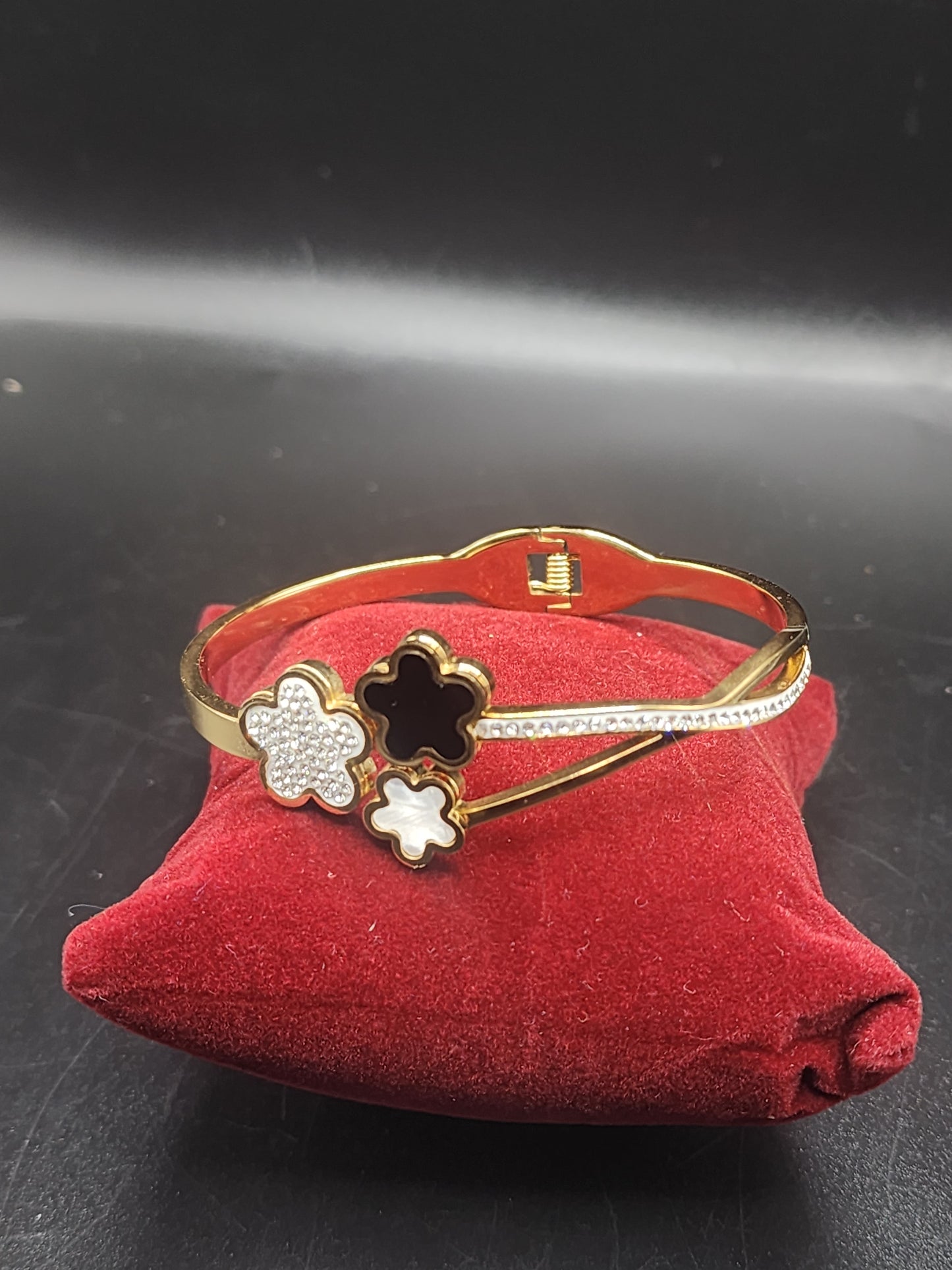 PSK ELEGANCE Triple Clover Crystal Gold Bracelet ✨
