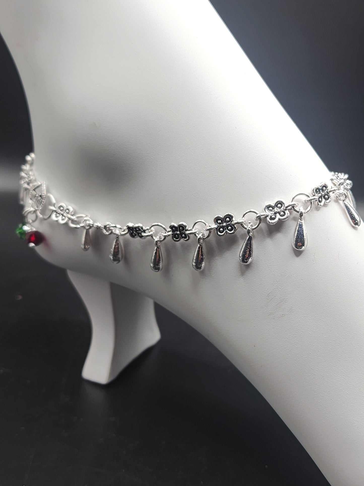 Silver Floral Drop Anklet – Minimal Chic Elegance