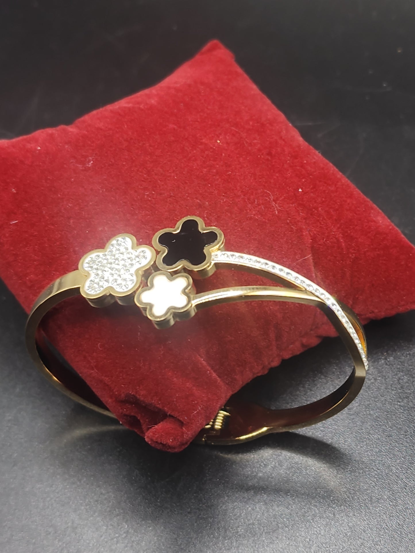 PSK ELEGANCE Triple Clover Crystal Gold Bracelet ✨