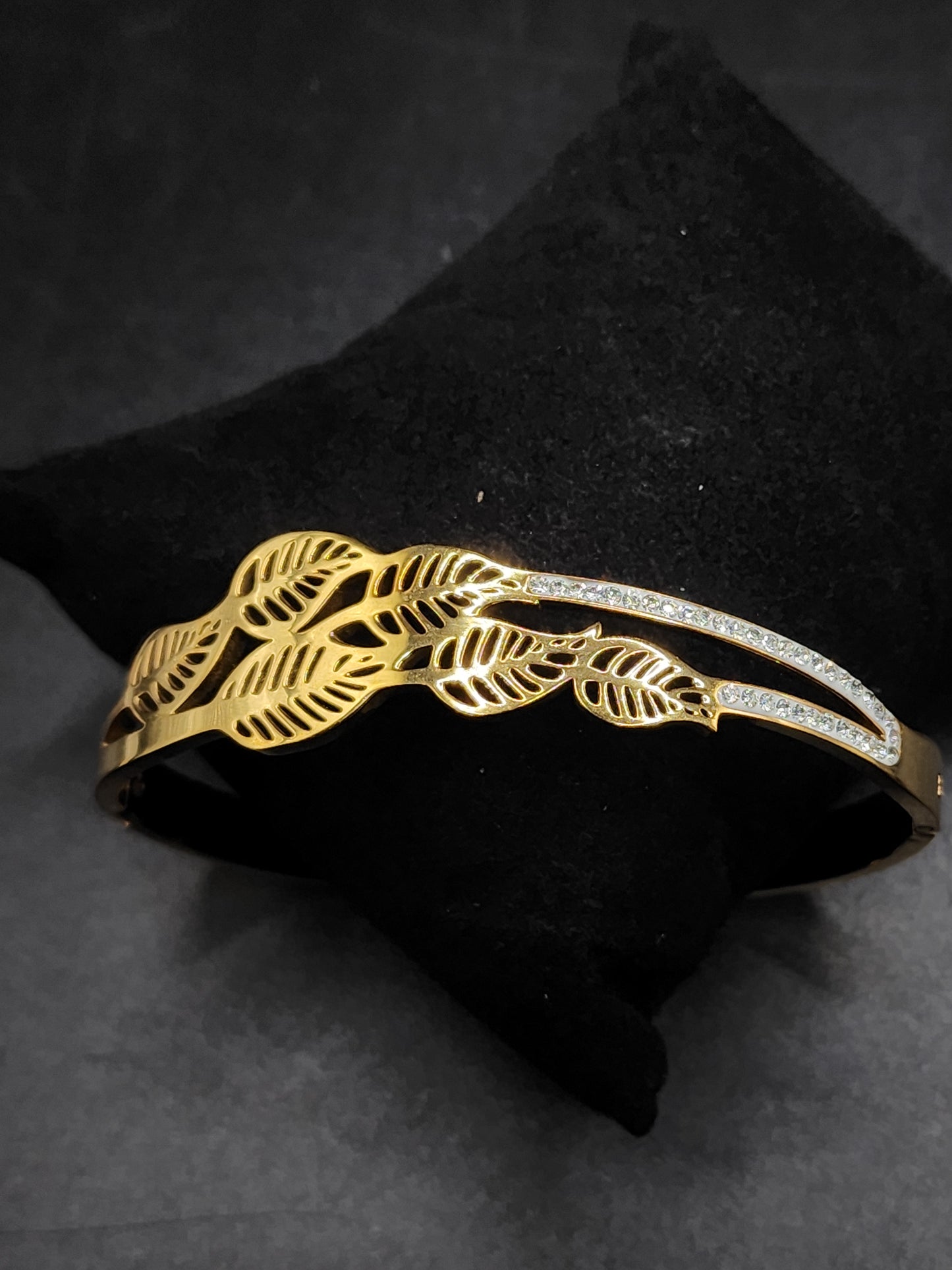 PSK ELEGANCE Leaf Crystal Gold Bangle ✨