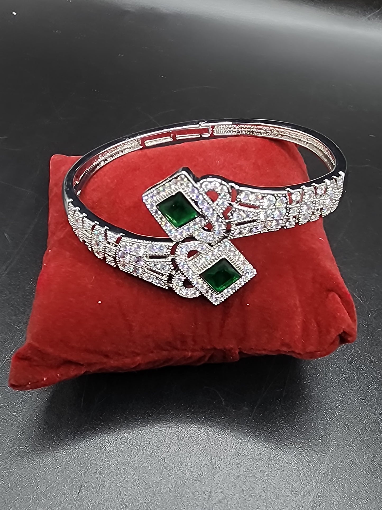 PSK ELEGANCE Emerald Luxe Crystal Cuff Bracelet ✨
