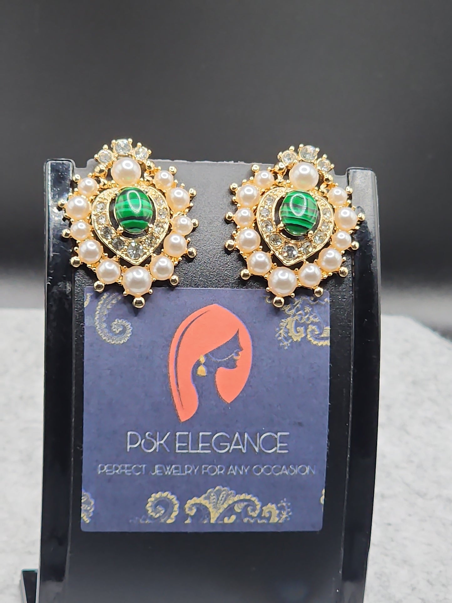 Green Stone Royal Studs
💚 Emerald center
💚 Instant classy vibe