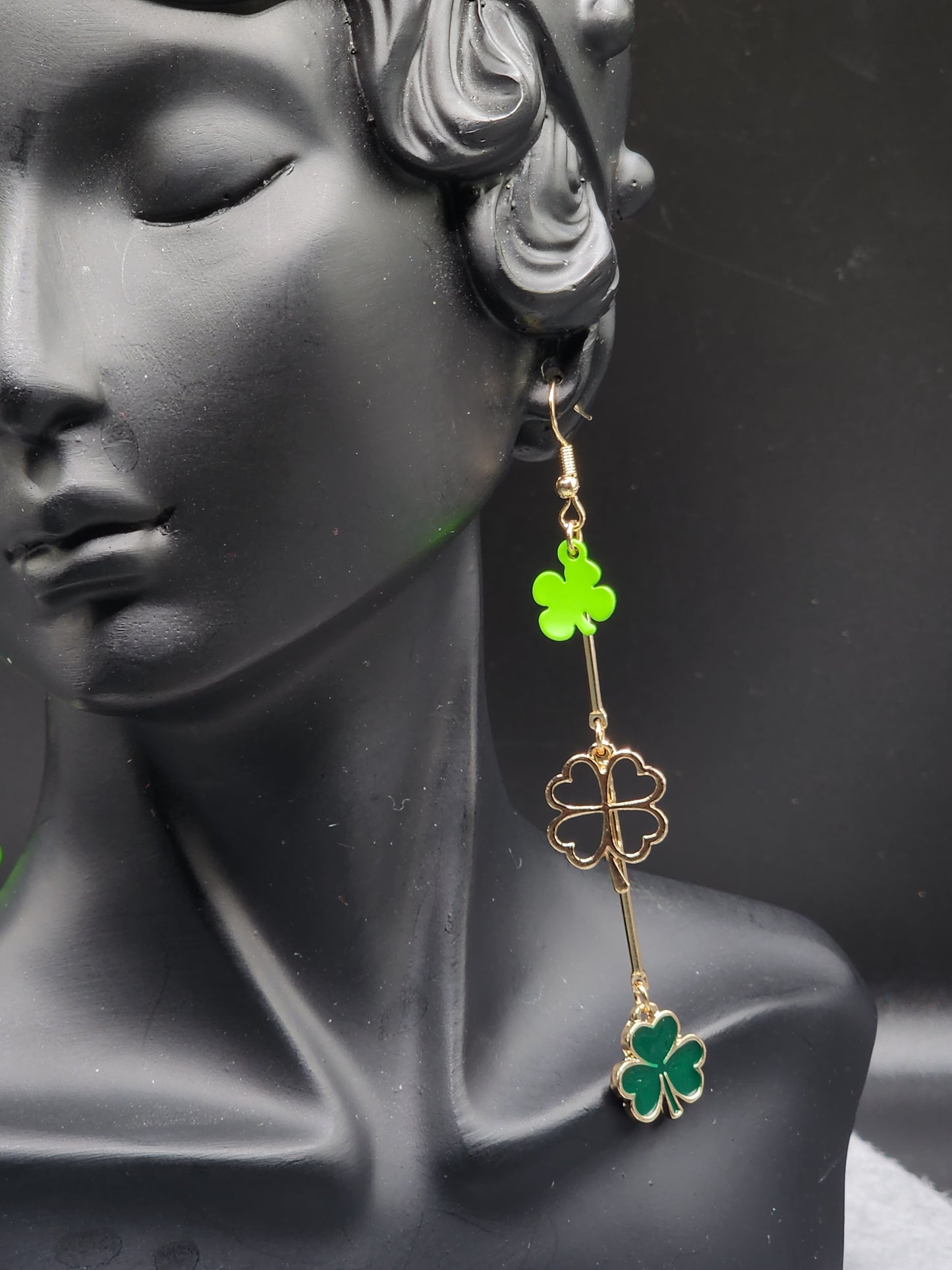 Lucky Clover Drop Earrings – PSK ELEGANCE ✨🍀