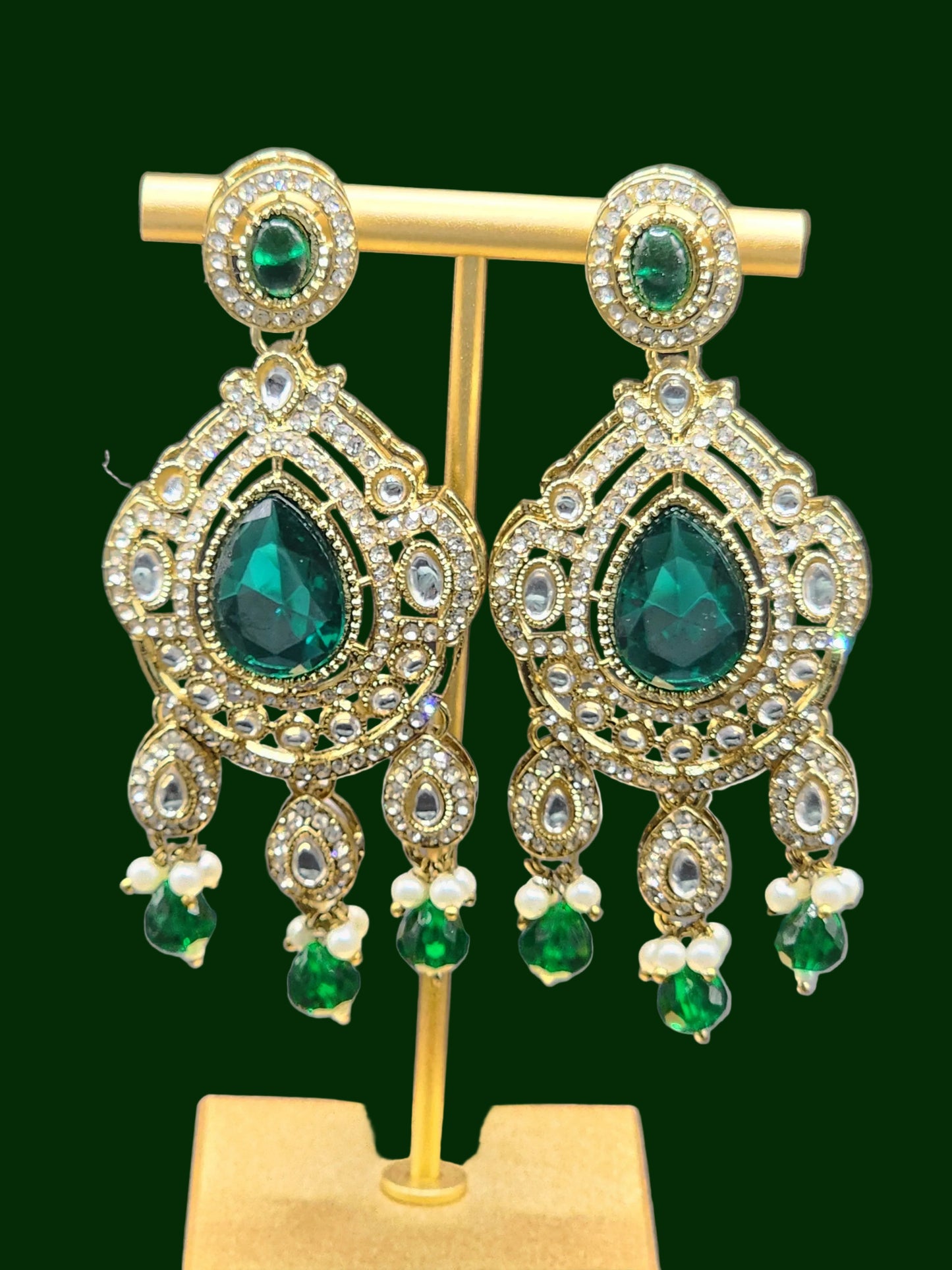 Emerald Kundan Chandbali Drop Earrings
💚