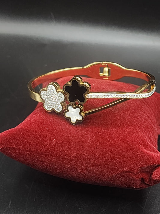 PSK ELEGANCE Triple Clover Crystal Gold Bracelet ✨