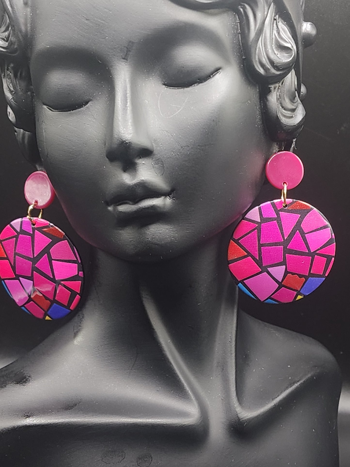 Pink Mosaic Drop Earrings
Fun, bold, and effortlessly stylish — the perfect pop of color for any outfit.