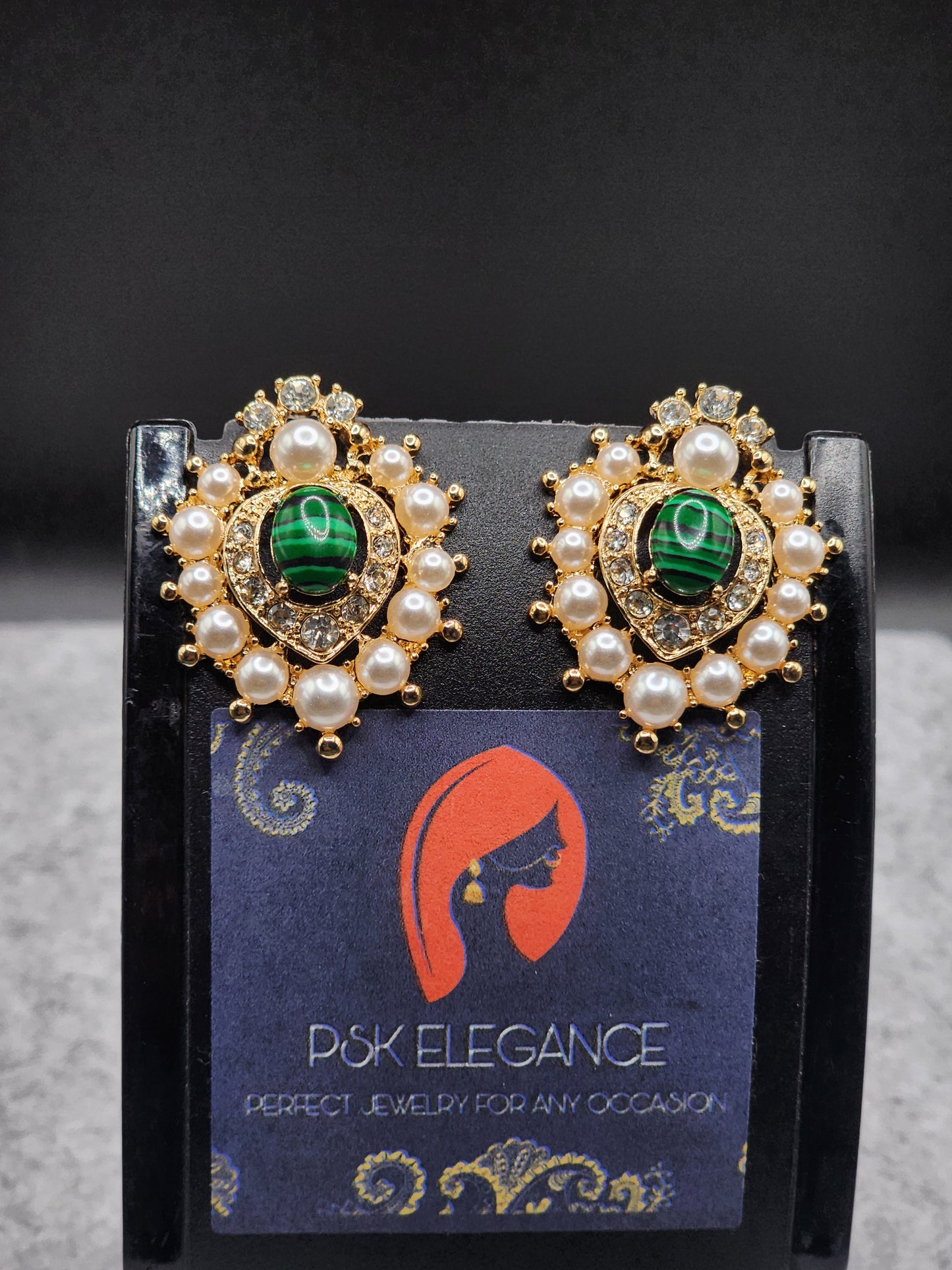 Green Stone Royal Studs
💚 Emerald center
💚 Instant classy vibe