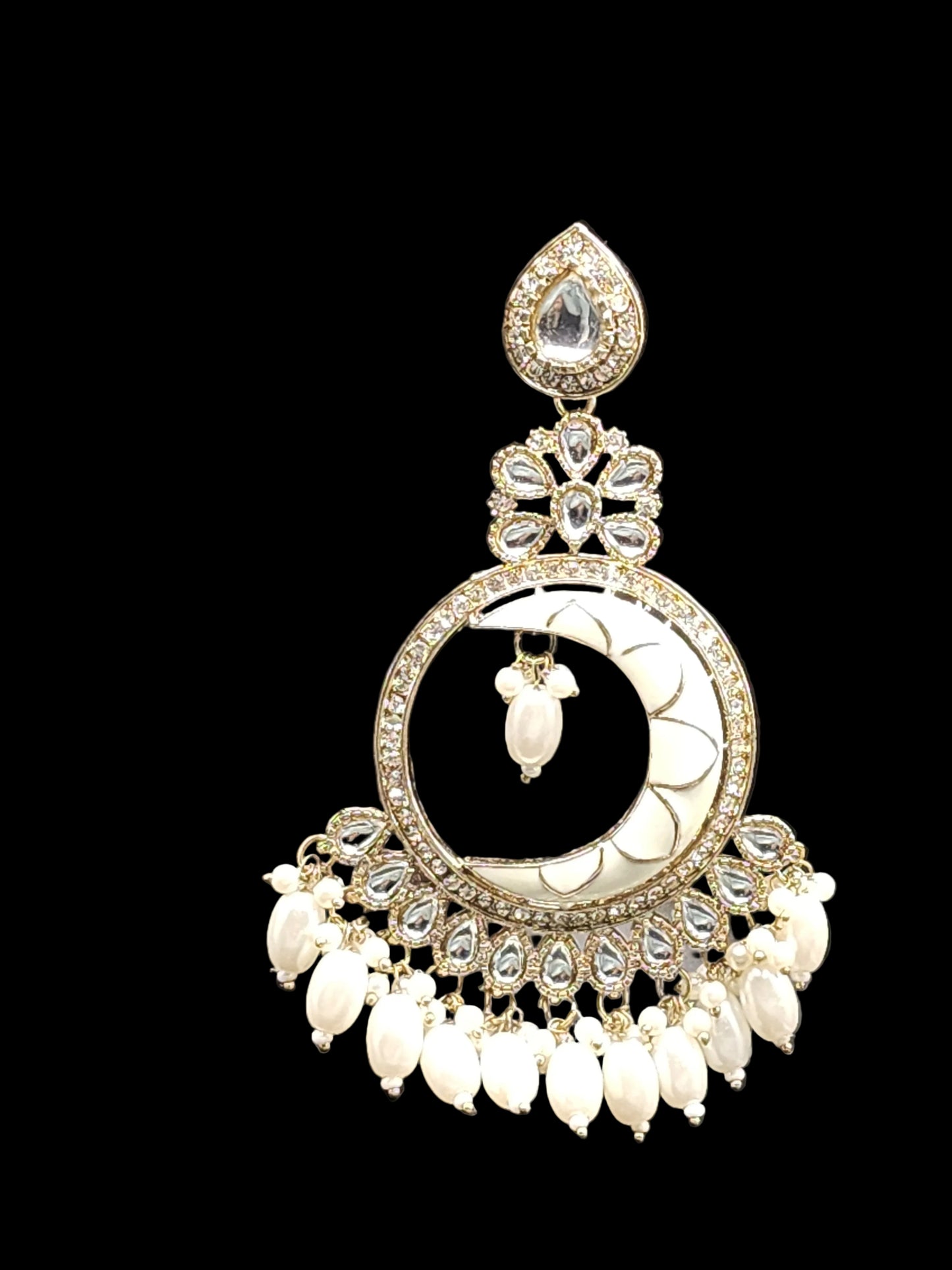 White & gold kundan-style circular chandbali. Floral stud top with teardrop stones