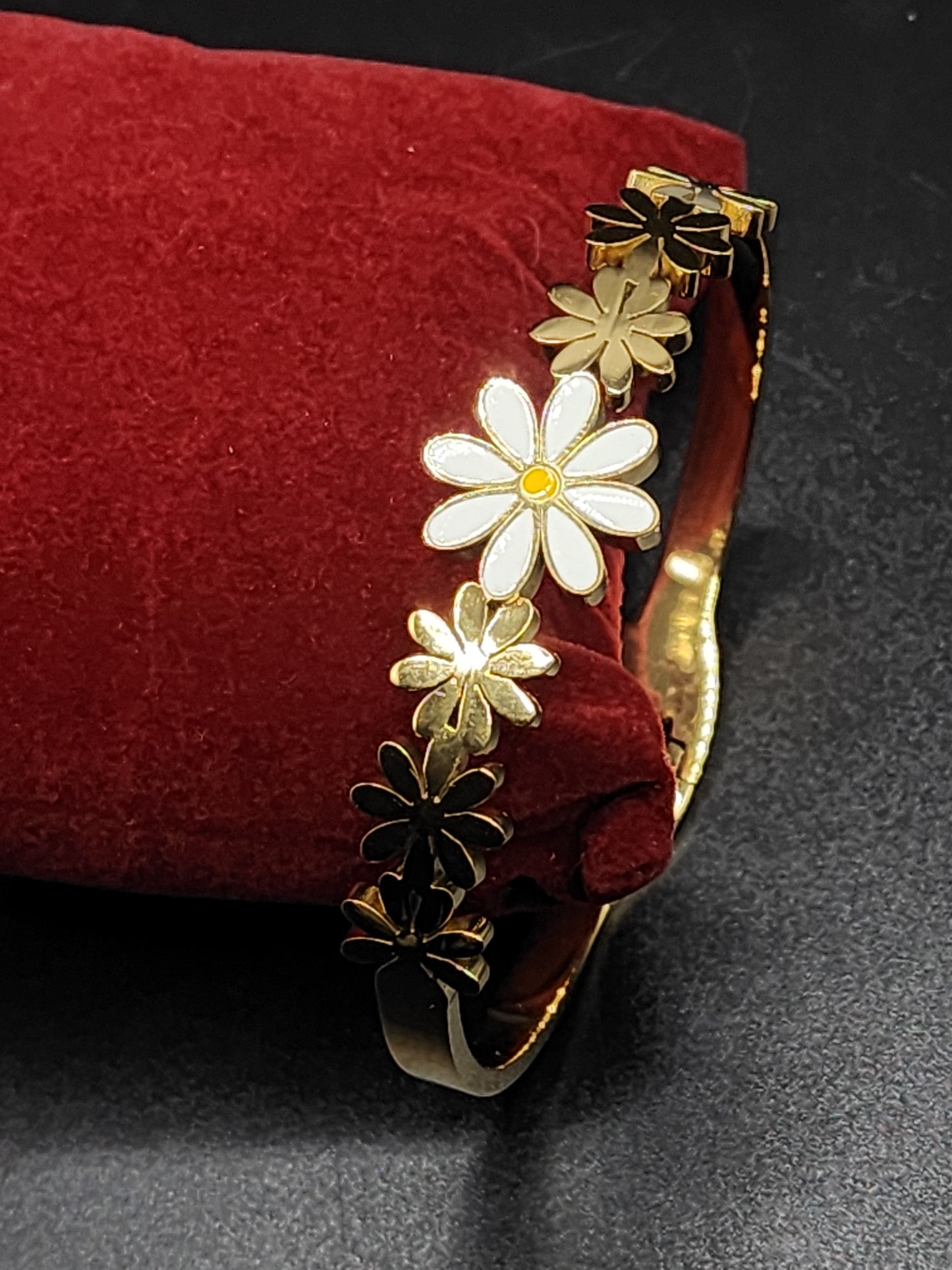 PSK ELEGANCE Daisy Bloom Floral Gold Bracelet ✨